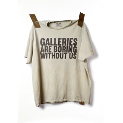 Affiche originale par Josué Thomas, visuel "GALLERIES ARE BORING WITHOUT US"