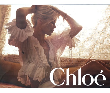 Affiche originale Claudia Schiffer pour Chloé, "Claudia assise"