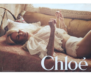 Affiche originale Claudia Schiffer pour Chloé, "Claudia sur le dos"