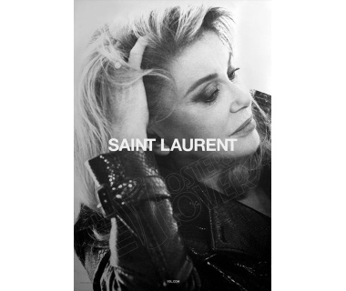 Catherine Deneuve de profil pour Yves Saint Laurent