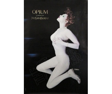 Opium le parfum par YSL - Femme nue allongée