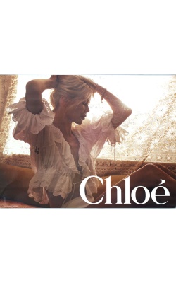 Affiche originale Claudia Schiffer pour Chloé, "Claudia assise"