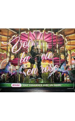 Tinder, affiche originale « Voir la vie en rose »