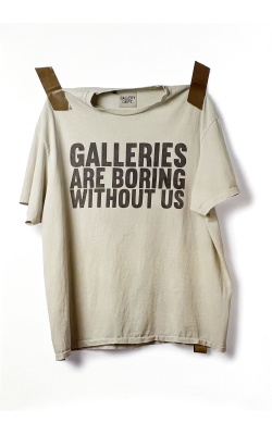 Affiche originale par Josué Thomas, visuel "GALLERIES ARE BORING WITHOUT US"