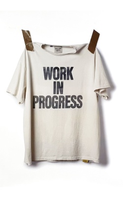 Affiche originale par Josué Thomas, visuel "WORK IN PROGRESS"